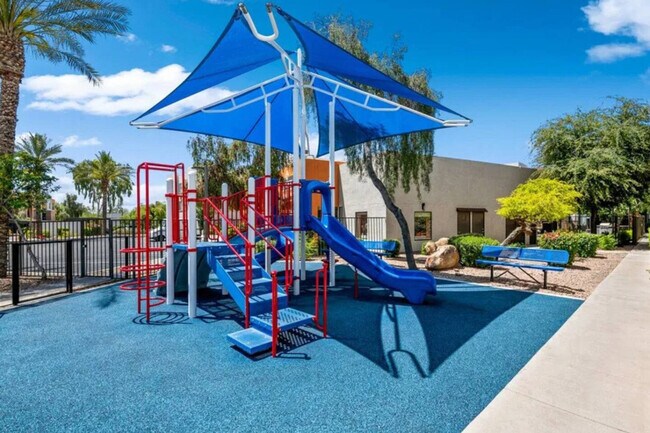 Foto del edificio - 15164 N 140th Dr