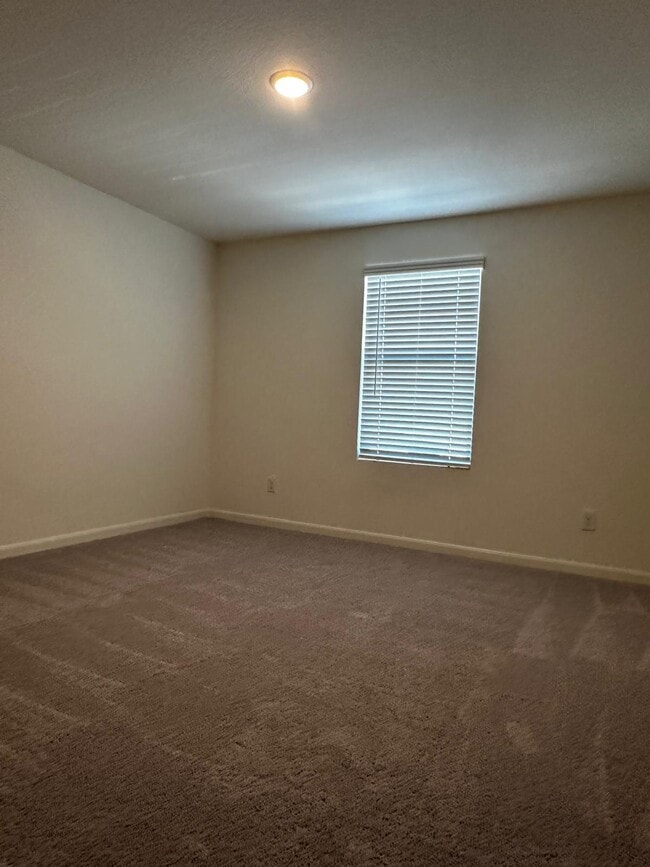 Building Photo - 14402 Woodland Holw