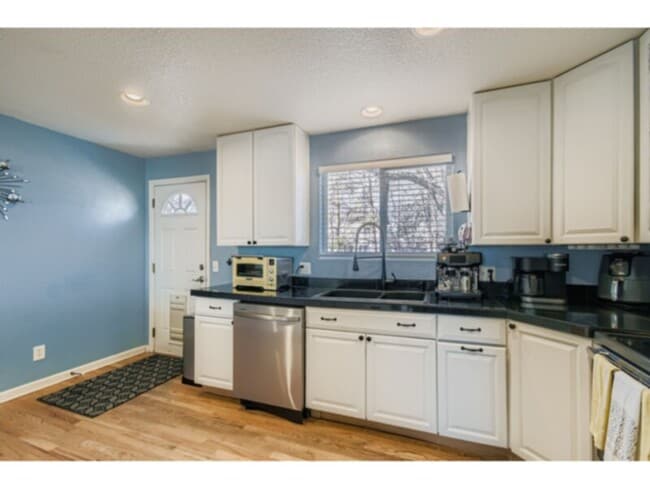 Building Photo - 10922 Forest Cir