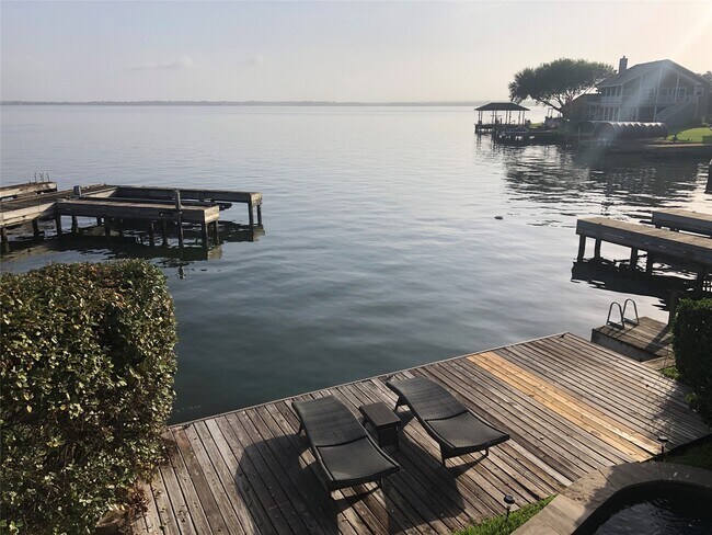 Building Photo - 45 Lakeview Village