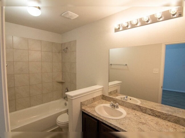 Foto del edificio - 3914 Silver Ranch Rd