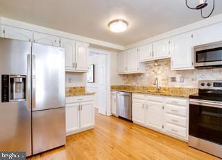 Foto del edificio - 8931 Park Forest Dr