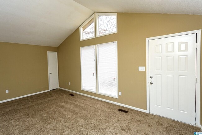 Building Photo - 2174 Creekview Ln