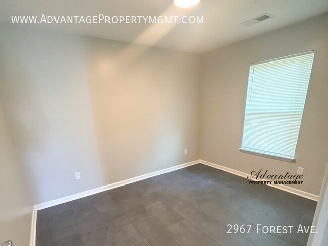 Foto del edificio - 2967 Forest Ave