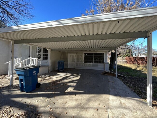 Foto del edificio - Beautiful Remodeled 3 Bed 2 Bath
