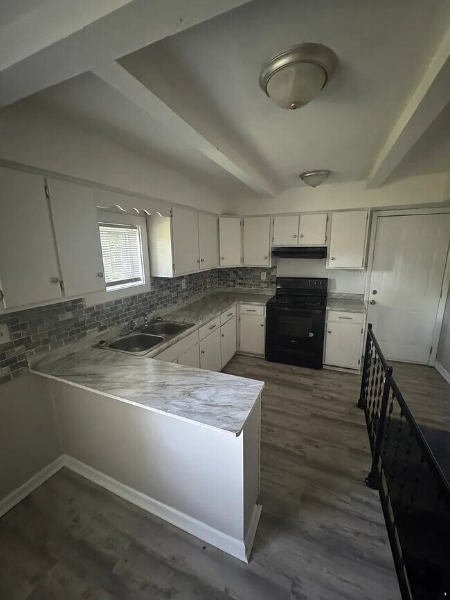Foto del edificio - 6625 Thurston Ave