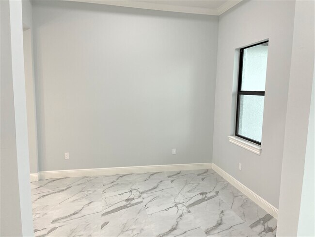 Foto del edificio - 2343 37th Ave NE