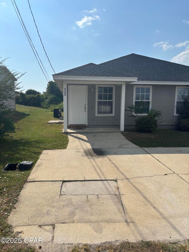 Foto principal - 3127 B St