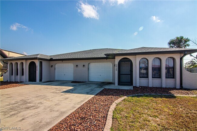 Building Photo - 3923-3925 Country Club Blvd