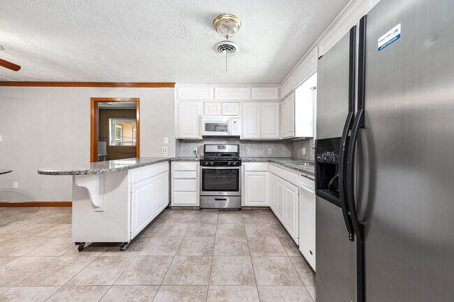 Foto del edificio - 5813 Russell Ln