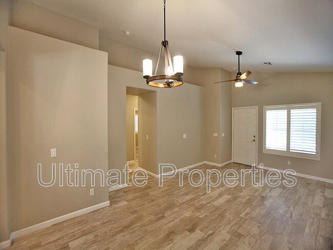 Building Photo - 3926 W Hackamore Dr