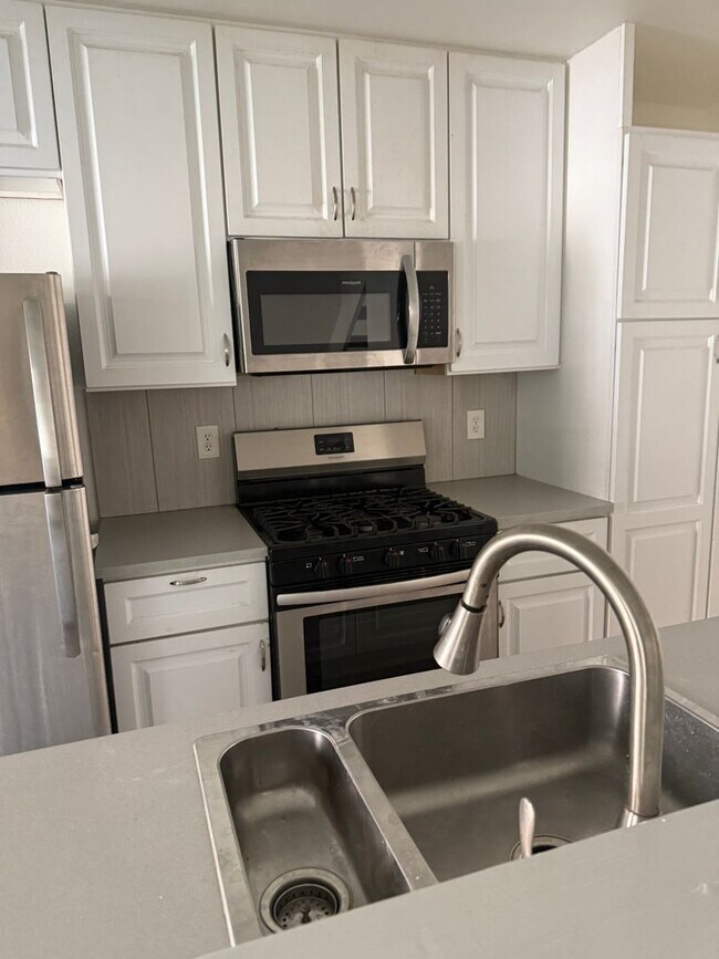 Foto del edificio - 2 Bed / 1 Bath Townhouse-Style Unit — Auburn Greens