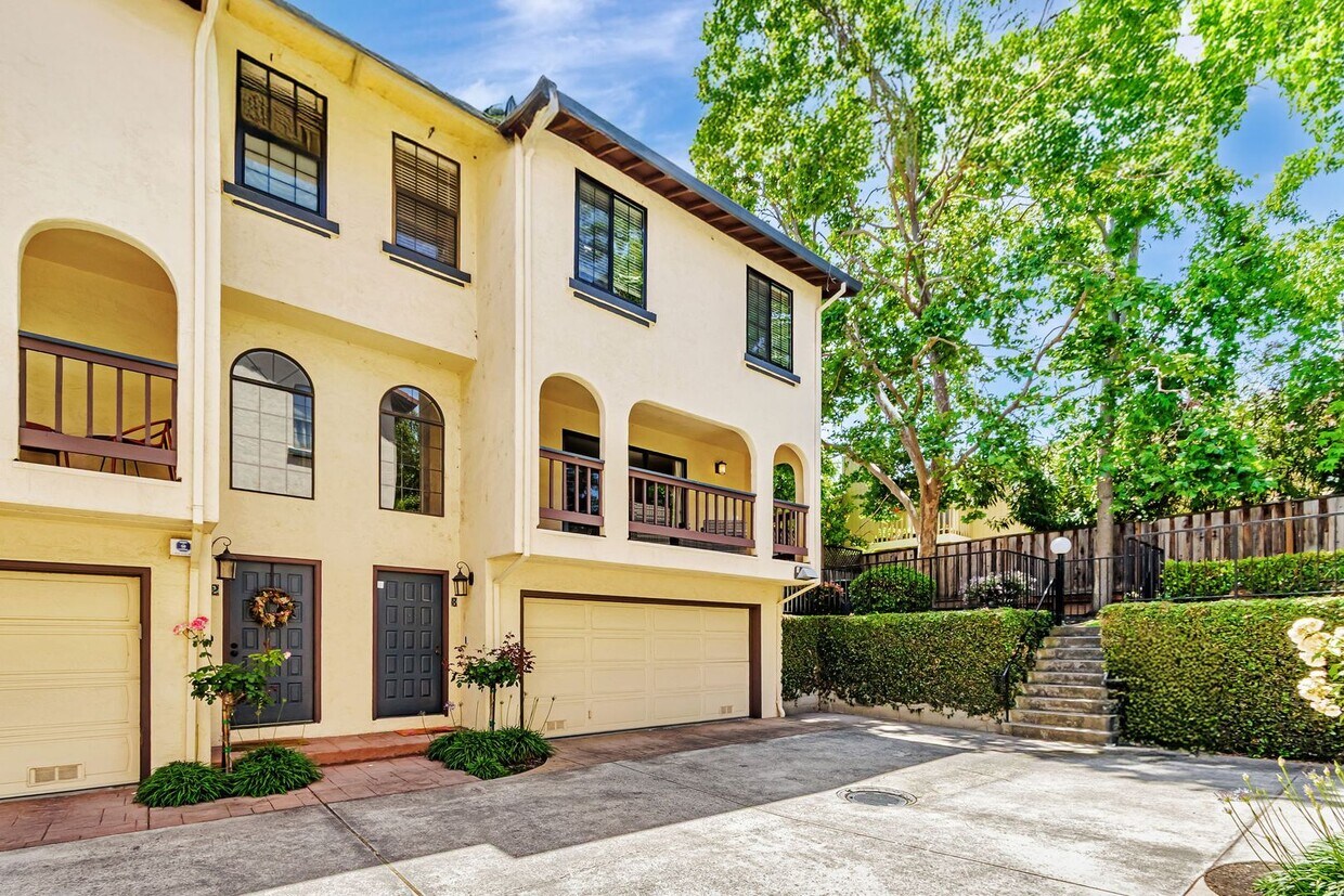 Foto principal - Mountain View Home | High Ceilings • Balco...