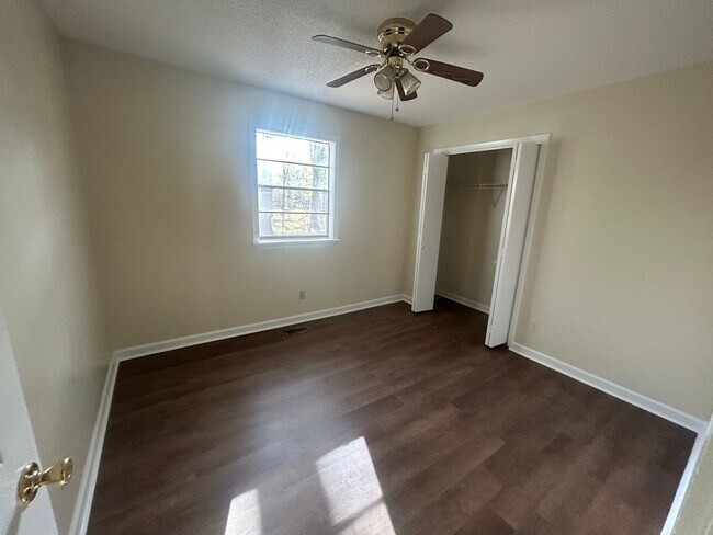 Building Photo - 3 bedroom house