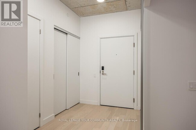 Photo du bâtiment - 1720 Bayview Ave