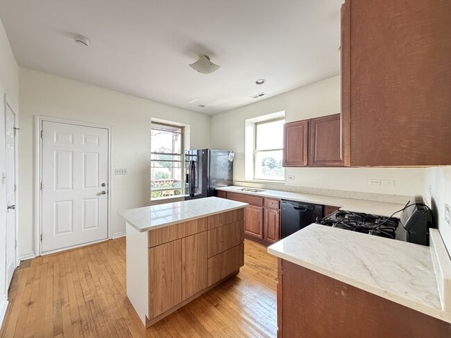 Foto del edificio - 2537 N Kildare Ave