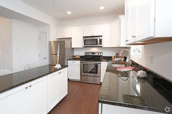 3BR - Kitchen - Highland Village