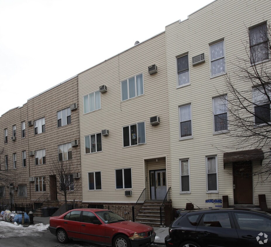 Primary Photo - 200 Huron St