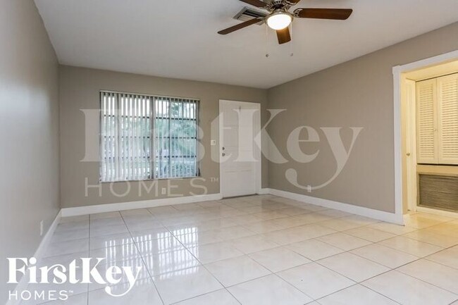 Foto del edificio - 3166 NW 69th Ct