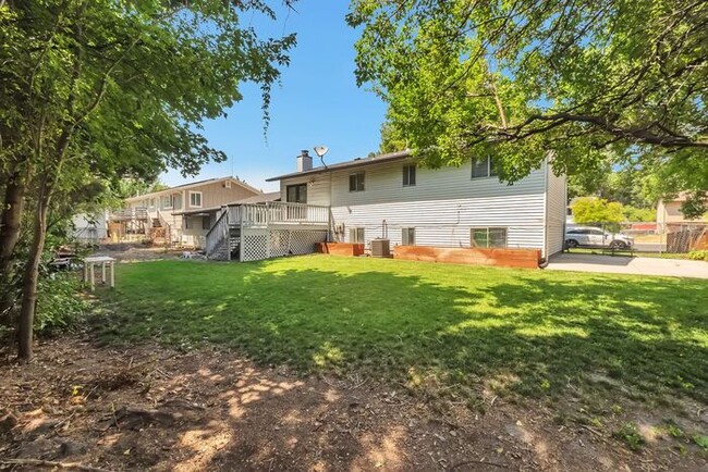 Building Photo - Remodeled 6 beds, 2 car garage!!