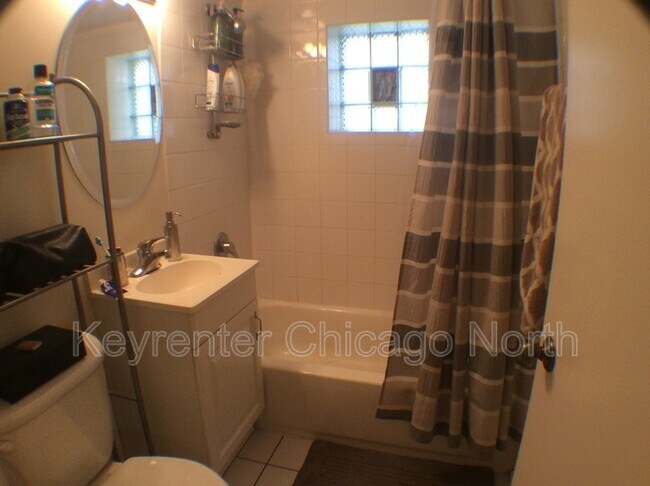 Foto del edificio - 2652 W Homer St