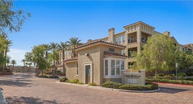Foto del edificio - 2555 Hampton Rd