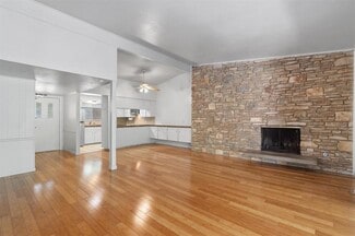Building Photo - 1304 Mariposa Dr