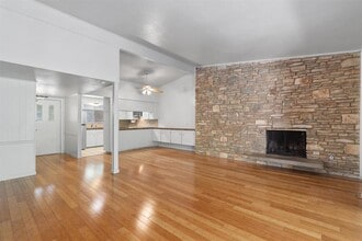 Building Photo - 1304 Mariposa Dr