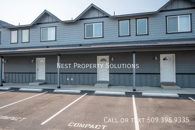 Building Photo - 2 Bed, 2.5 Bath Townhome for Rent