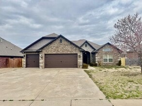 Building Photo - 209 Pebble Beach Dr