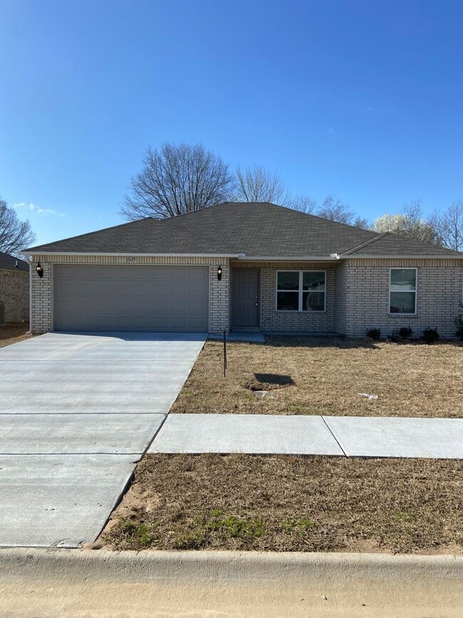 Building Photo - *Preleasing* Three Bedroom | Two Bath Home...