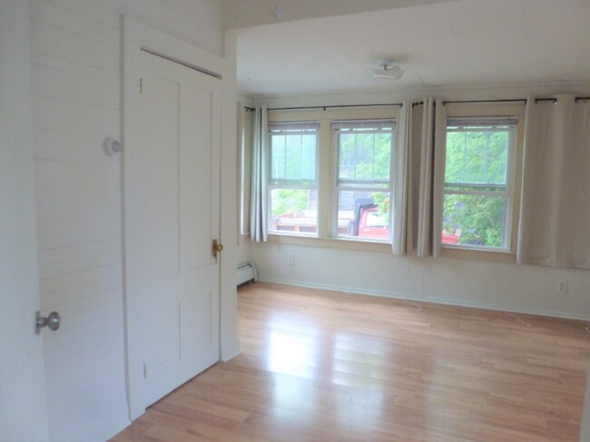 Building Photo - 111 N Winooski Ave