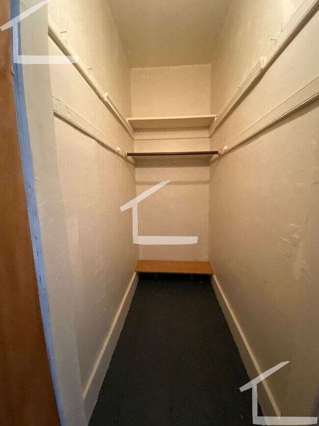Building Photo - 6 Village Ln
