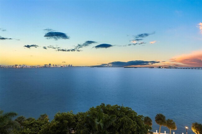 Foto del edificio - 1420 Brickell Bay Dr