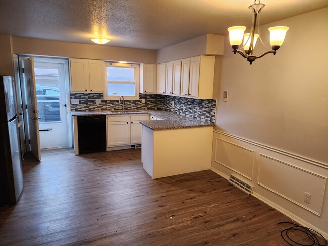 Dining room. New vinyl flooring. - 2234 Rockspring Rd