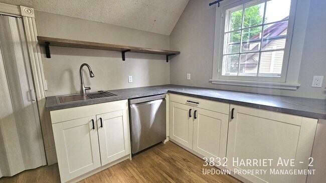 Foto del edificio - 3832 Harriet Ave