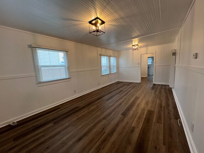 Building Photo - REMODELED Two Bedroom Ventura Home (ONE CA...