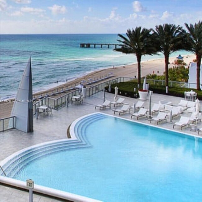 Building Photo - 17121 Collins Ave
