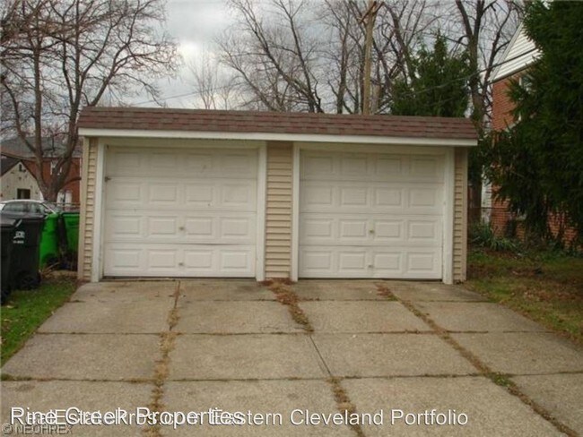 Building Photo - 285 E 200th St