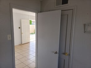 Building Photo - 3919 Lincoln Ave