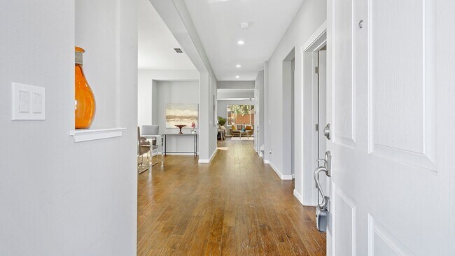 Building Photo - Corner Lot Home