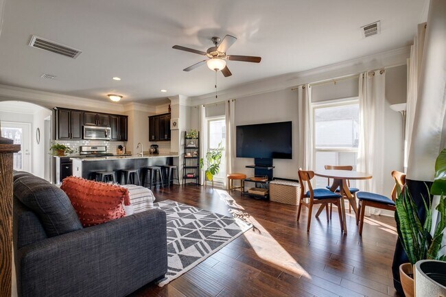 Building Photo - Nicely Appointed 3 Bedroom, 3 bath townhome