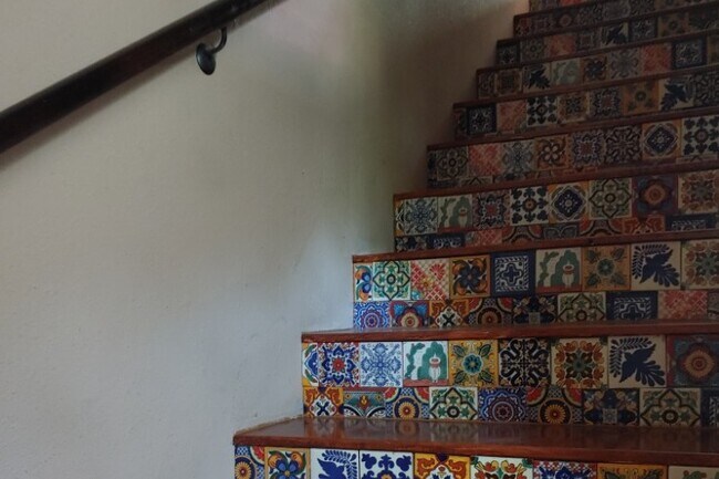 Escaleras al dormitorio y al baño. - 810-3 Continental Dr