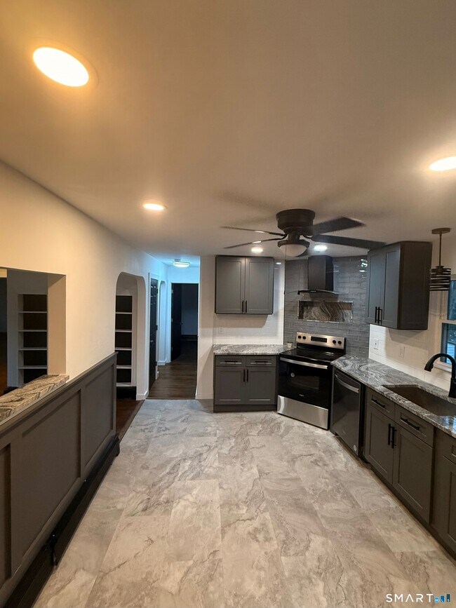 Building Photo - 8 Eddy Rd