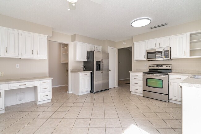 Foto del edificio - 2311 Lawnmeadow Dr