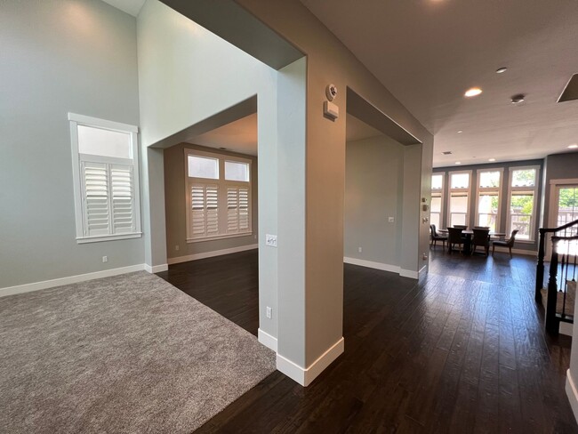Building Photo - 3 bedroom | 2.5 bathroom | Crocker Village...