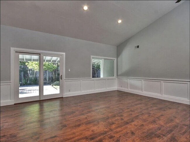 Foto del edificio - Highly Desirable 4BD/2BA Home in San Jose's Rancho Santa Teresa neighborhood!