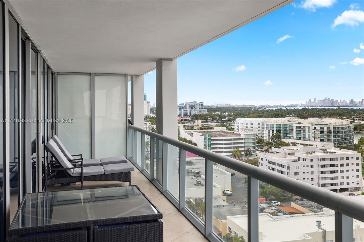 Foto principal - 6799 Collins Ave