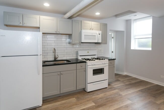 Building Photo - 4828 W Addison St
