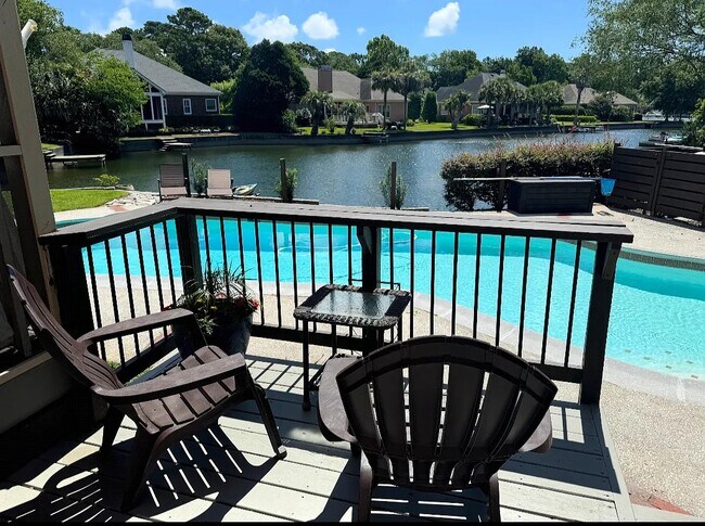 Foto del edificio - 1322 Hidden Lakes Dr